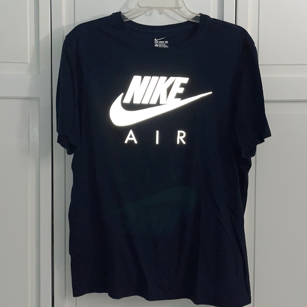 Nike Air Men’s short sleeve t-shirt. Size large.